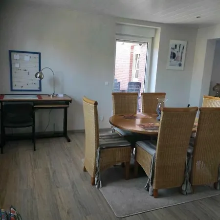 Schoene Offene Mit Grosser Terrasse. Apartmán *