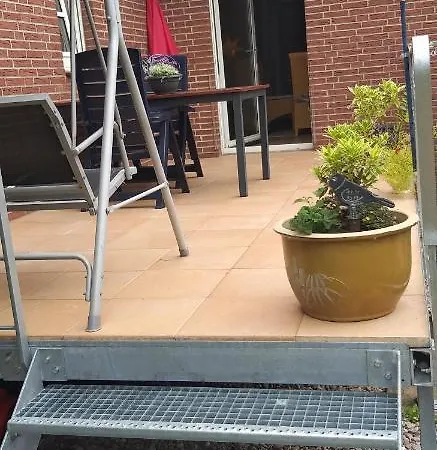 Schoene Offene Mit Grosser Terrasse.