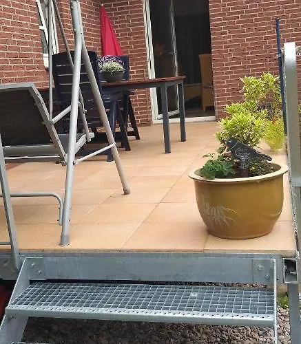 Schoene Offene Mit Grosser Terrasse.